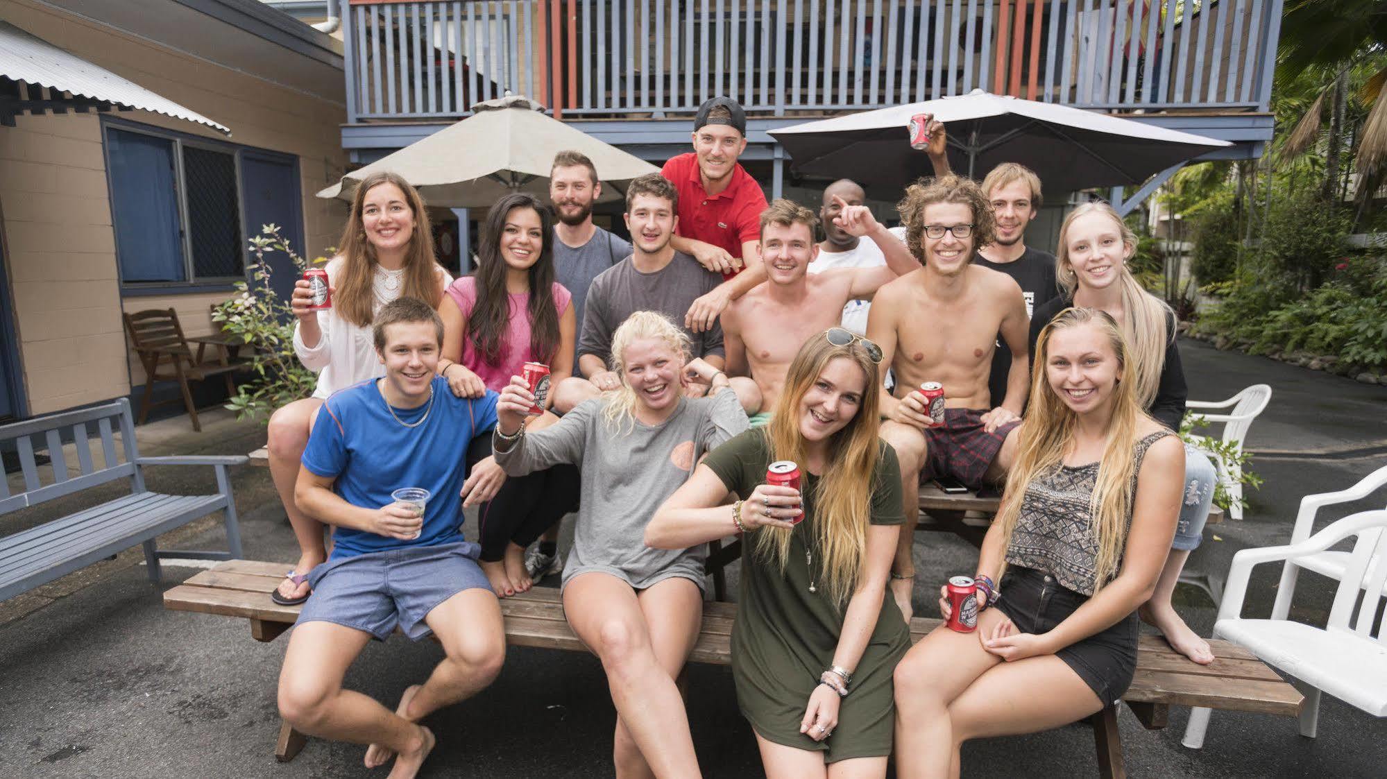 Castaways Backpackers Cairns Hostel Exterior foto